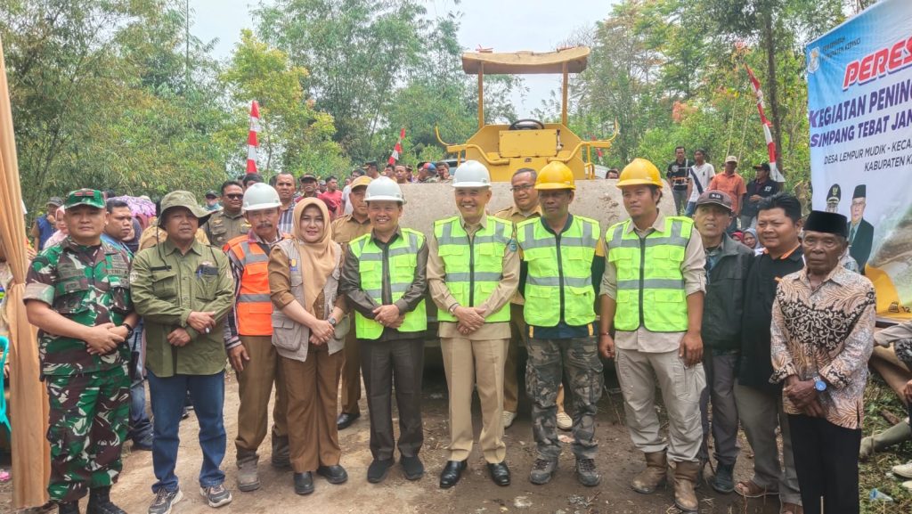 Bupati Adirozal Resmikan Peningkatan Jalan Simpang Tebat Jambi – Danau Duo