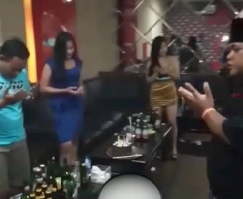 Beredar Video Viral Dimedsos, Berdoa di Ruangan Karoke Lengkap Dengan Perempuan Sexy dan Miras
