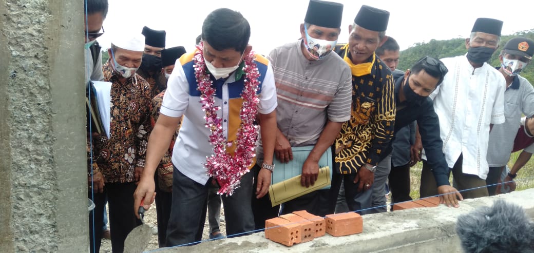 Syafril Nursal Lakukan Peletakan Batu Pertama Pembangunan Mushalla Nurul Ikhsan, di Desa Sungai Pegeh