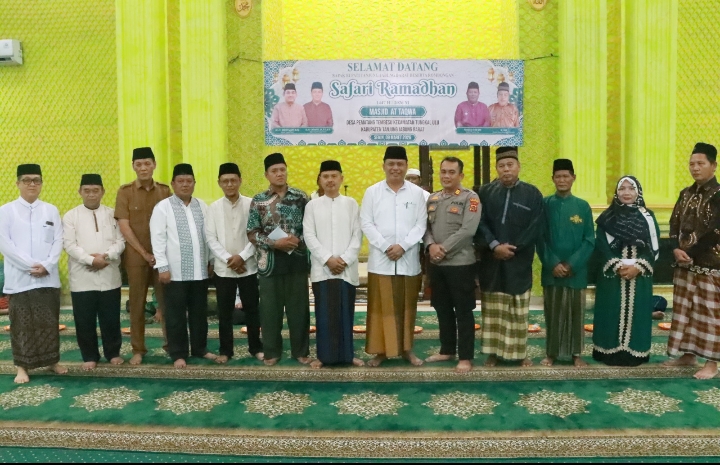 Sekretaris DPRD Tanjab Barat Hadiri Safari Ramadhan di Desa Pematang Tembesu