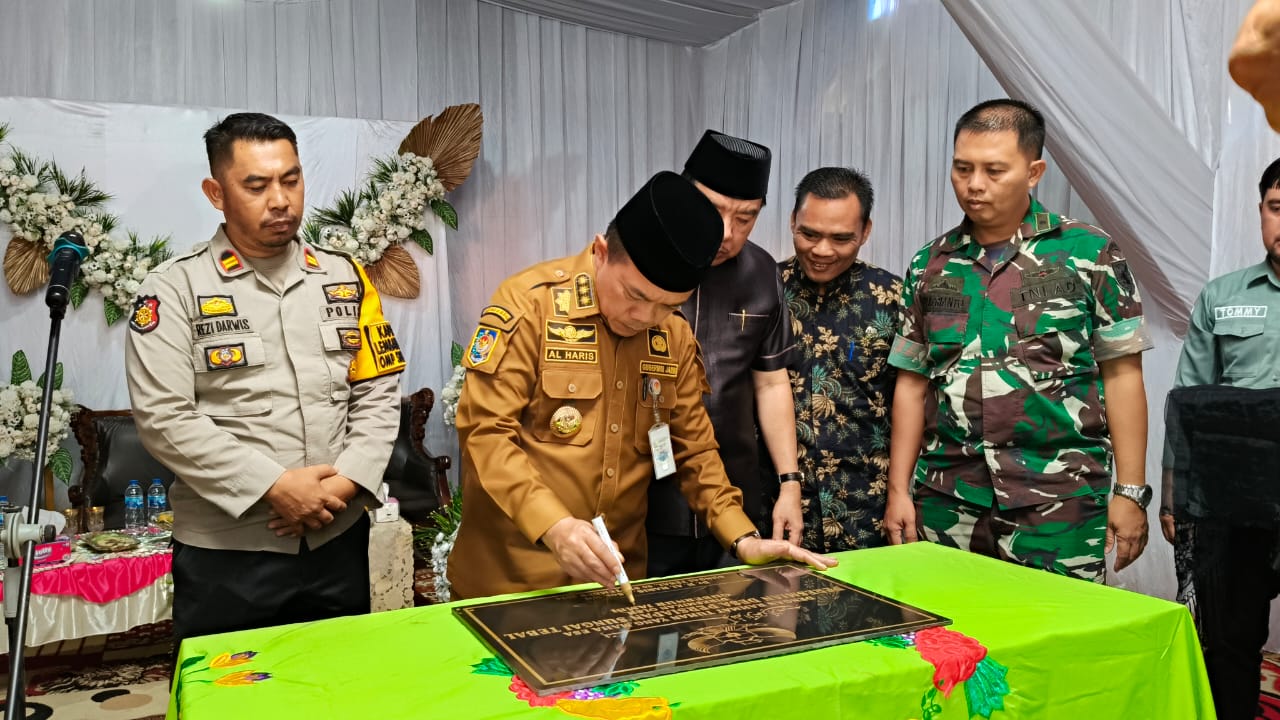 Al Haris Gubernur Jambi Resmikan Desa Persiapan Sungai Tebal