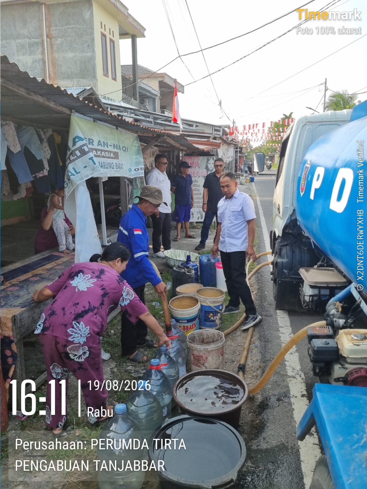 Pelayanan Air Terkendala, PDAM Tirta Pengabuan Hadirkan Distribusi Air Bersih dengan Mobil Tangki