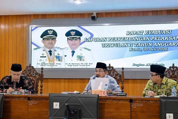 Bupati Tanjab Barat Tekankan Percepatan Kinerja dan Akuntabilitas OPD dalam Evaluasi Triwulan II 2026