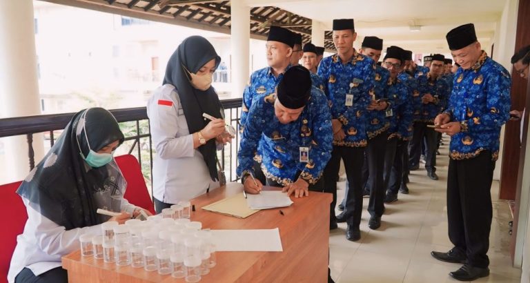 Pejabat Pemprov Jalani Test Urine, Al Haris : Pejabat Harus Bersih