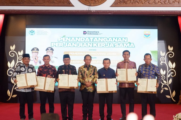 Perkuat Sinergi, Pemprov dan Pemkab/Kota Se-Jambi Raya Teken Kesepakatan Kelola Sampah Jadi Listrik