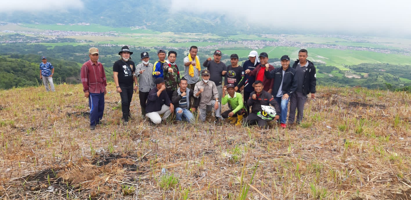 Masyarakat Semurup Zuriat Syech Mangkuto Sati dan Salih Manjuto adakan Ziarah dan Napak Tilas ke Petilasan di Kawasan Bersejarah Bukit Talang Melindung pada Gunung Selasih Tigo Luhah Semurup.