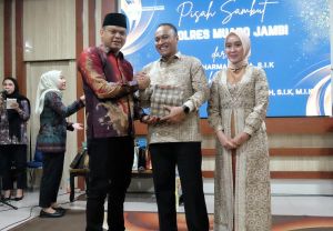 Ketua DPRD Muaro Jambi Terima Gelar Adat Melayu Jambi Adipati Agung Setyo Negeri