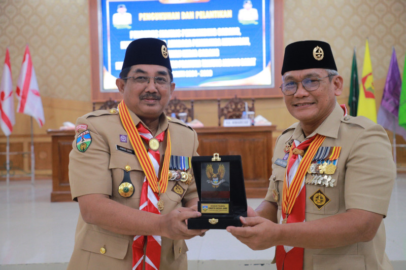 Bupati Tanjabbar Anwar Sadat Dilantik Sebagai Kamabicab