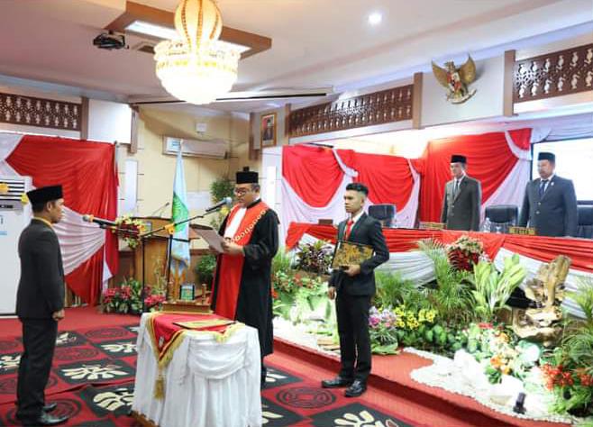 Wawako Antos Hadiri Paripurna Pengucapan Sumpah/Janji Wakil DPRD Kota Sungai Penuh.
