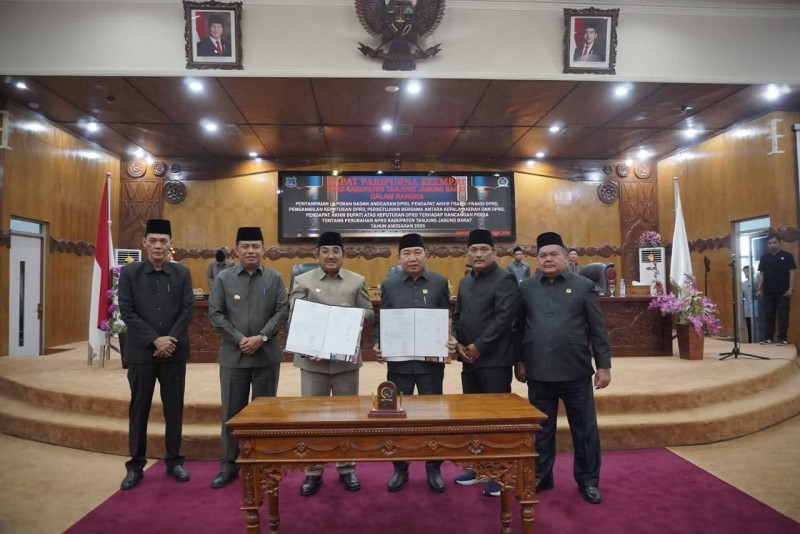 DPRD Bersama Pemkab Tanjabbar Resmi Tandatangani Ranperda Perubahan APBD 2025