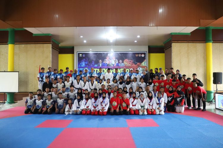 Kejuaraan Provinsi dan Open Turnamen Bupati Cup Taekwondo 2024 Resmi Dibuka