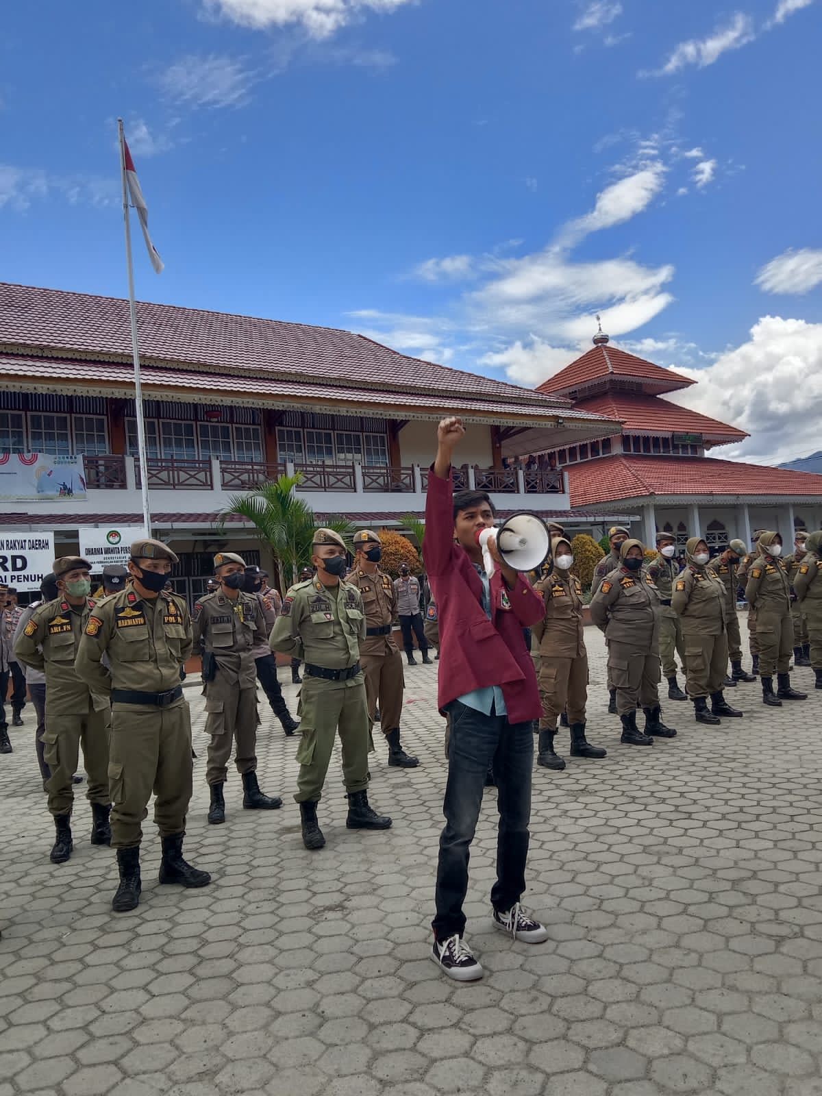 Demonstrasi kelompok Cipayung plus dan Aliansi Mahasiswa Kabupaten Kerinci dan Kota Sungai Penuh menolak naiknya harga BBM bersubsidi.