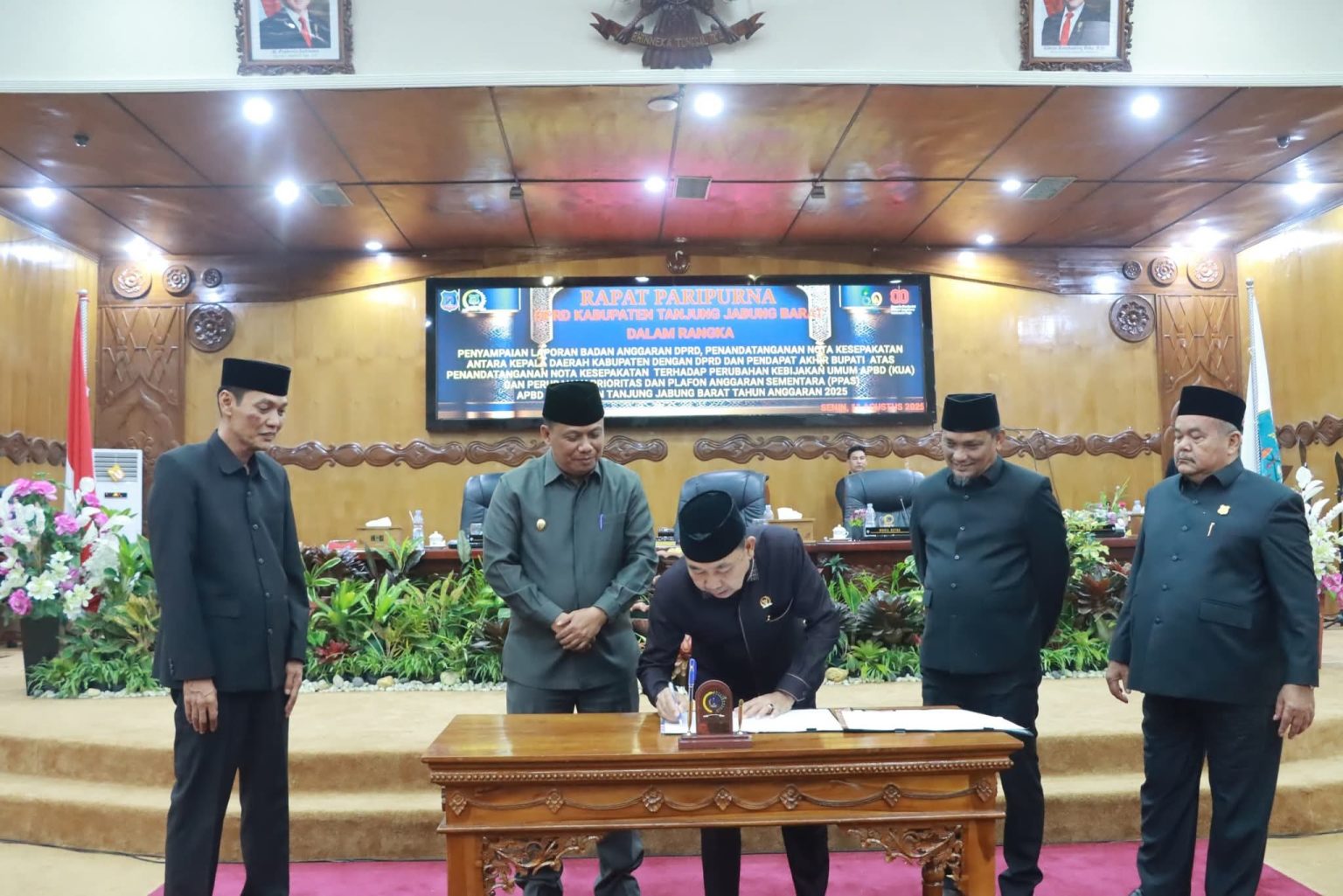 Rapat Paripurna DPRD Tanjab Barat Hasilkan Kesepakatan Perubahan KUA-PPAS 2025