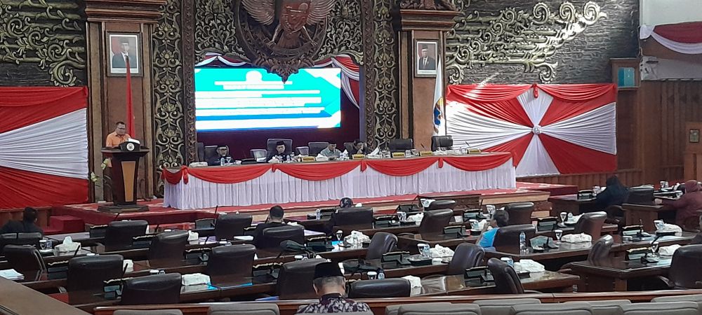 Rapat Paripurna Diawali Debat, Hingga Walkout nya Anggota DPRD dari Ruang Sidang