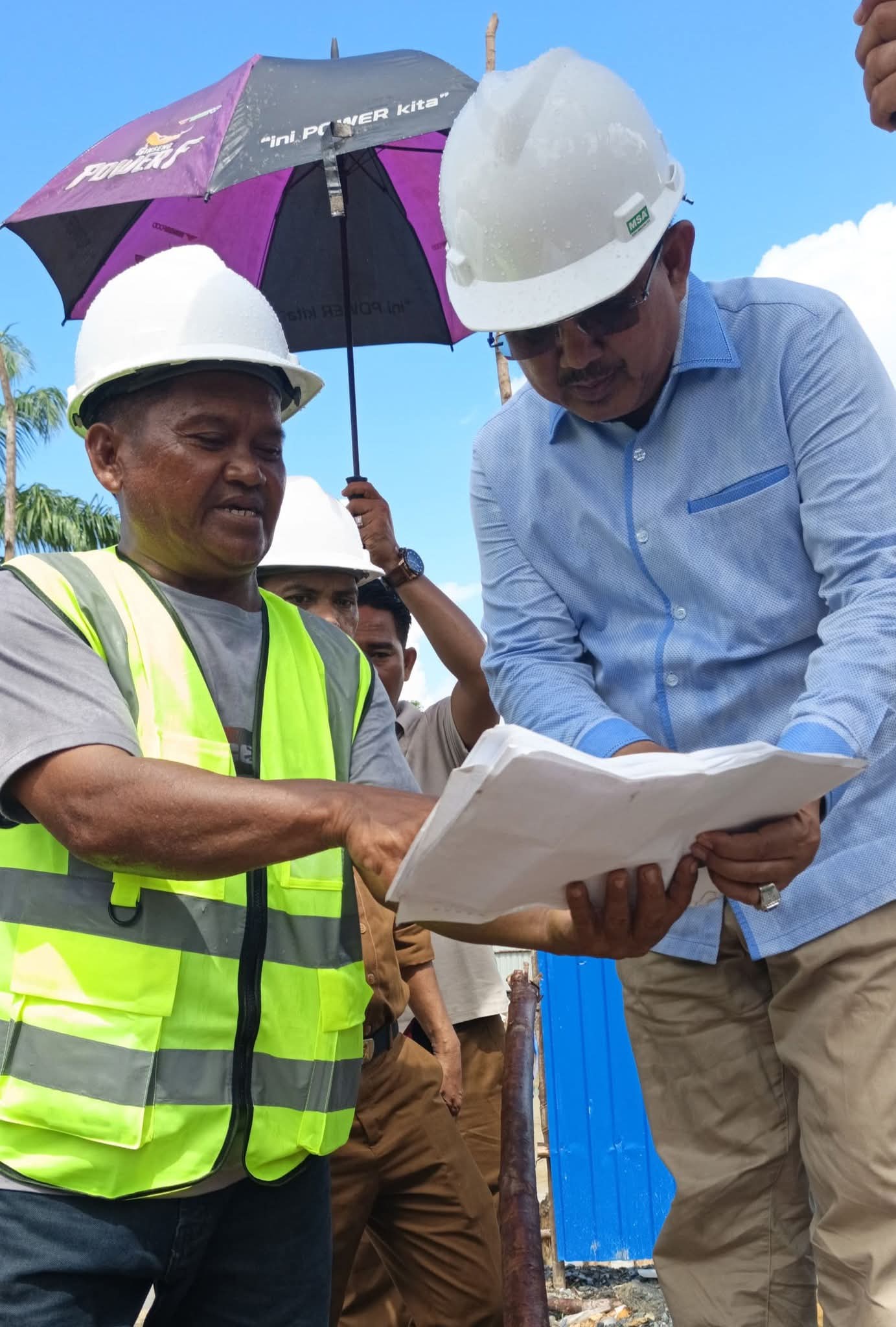 Usai Hadiri Silaturahmi PABPDSI, Bupati Anwar Sadat Tinjau Pengerjaan Box Culvert di Tanjung Bojo