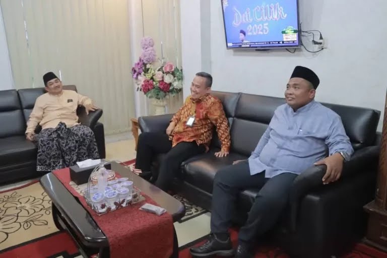 Bupati Anwar Sadat Jadi Narasumber di TVRI Jambi: Kupas Hikmah Ramadhan 1446 H