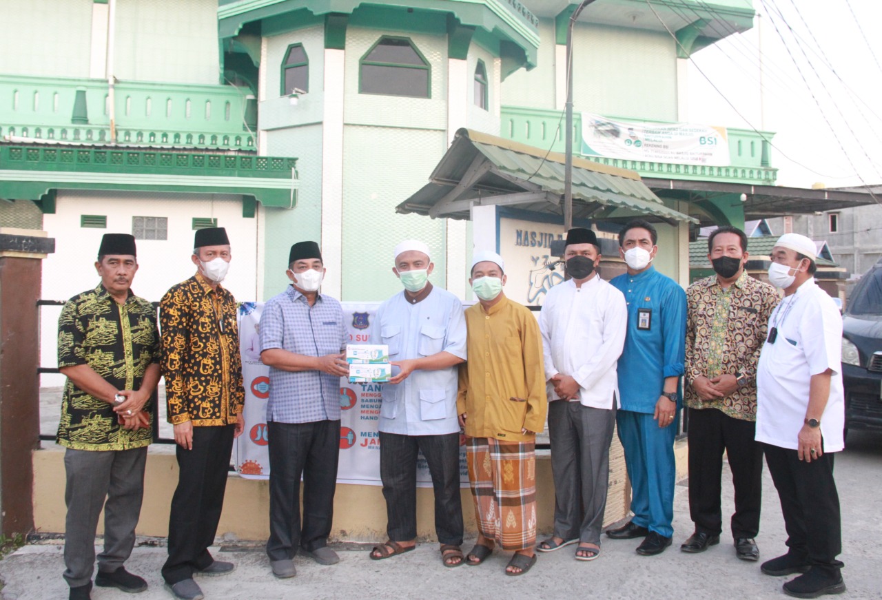 Bupati Tanjab Barat H Anwar Sadar Pimpin peninjauan Persiapan Masjid menjelang Bulan Puasa. 