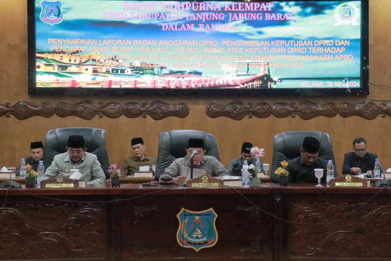 Bupati Tanjab Barat Sampaikan Pendapat Akhir Atas Keputusan DPRD Terhadap Raperda Pertanggungjawaban APBD TA 2023