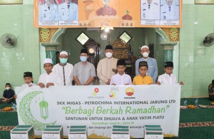 Pemkab Tanjab Barat bersama SKK Migas dan Petrochina Safari Ramadhan di Desa Purwodadi