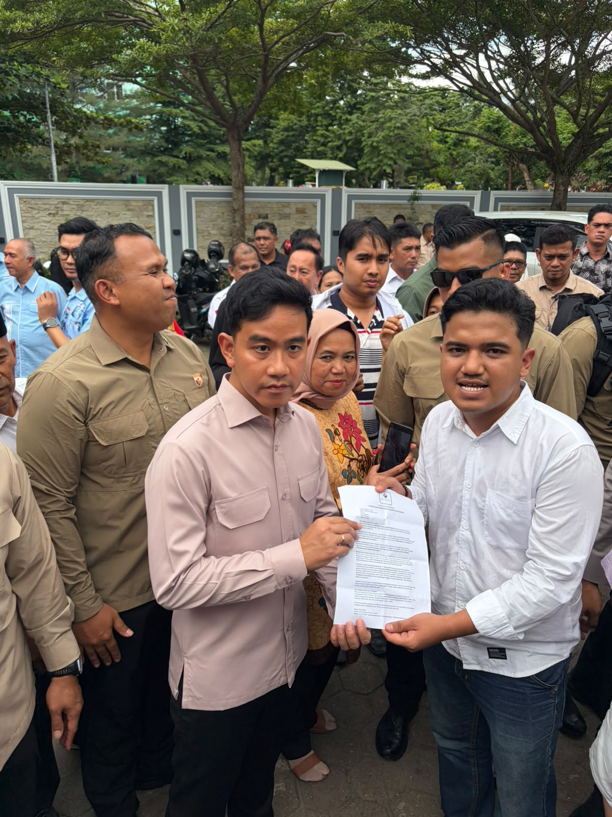 Wapres Gibran Diminta Selamatkan Candi Muaro Jambi dari Kepungan Stockpile Batu Bara