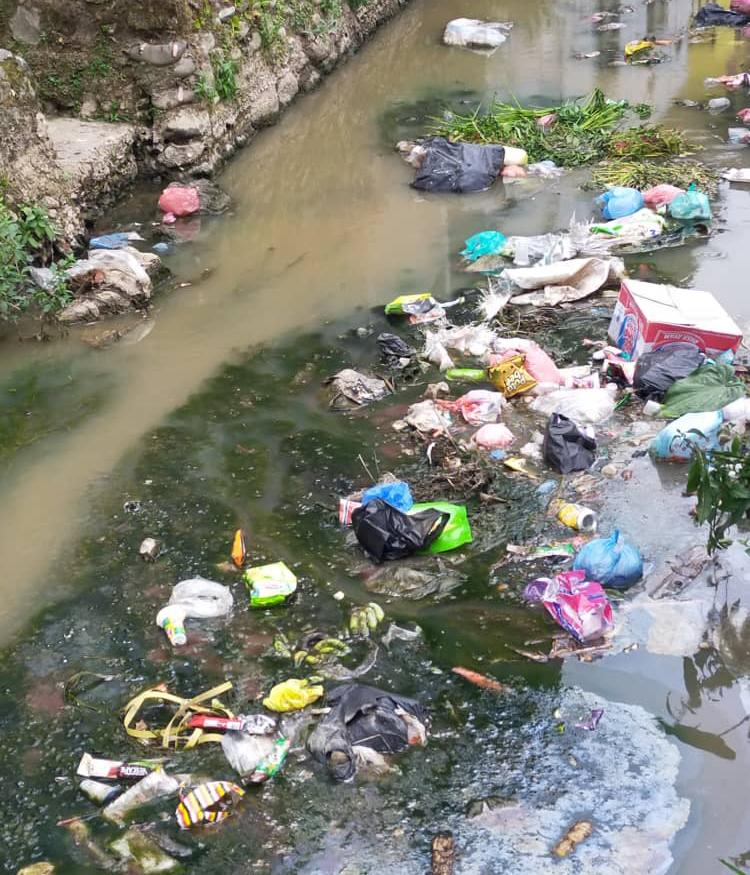 Tak Mampu Tuntaskan Persoalan Sampah yang Menumpuk dan Membusuk, Kades Tiga Desa Tanjung Tanah Dituntut Mundur