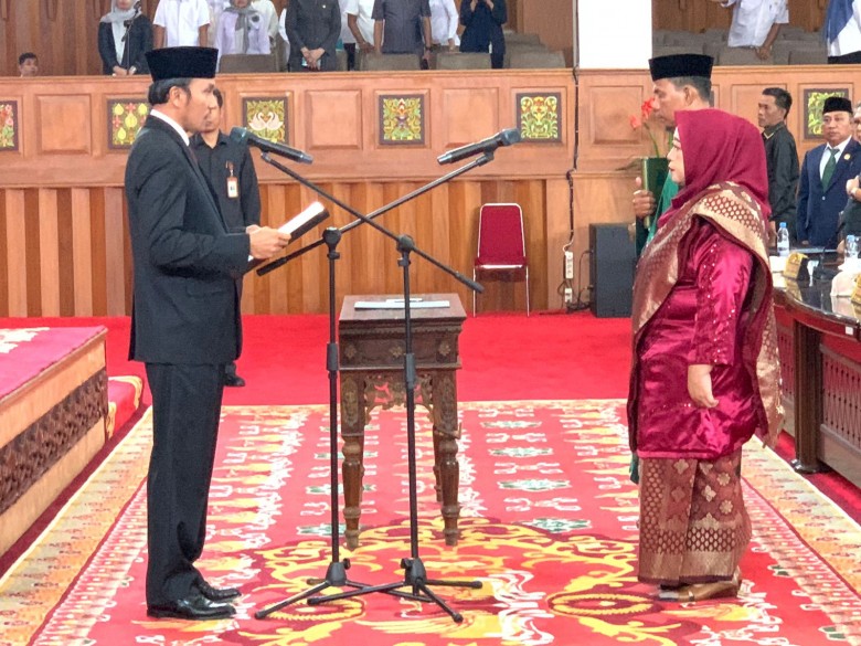 Ketua DPRD Jambi Pimpin Paripurna Pengambilan Sumpah PAW Lilis Ismayani
