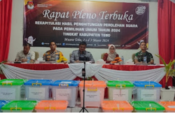 Pleno Rekapitulasi Perolehan Suara Pemilu Tingkat Kabupaten Sukses 