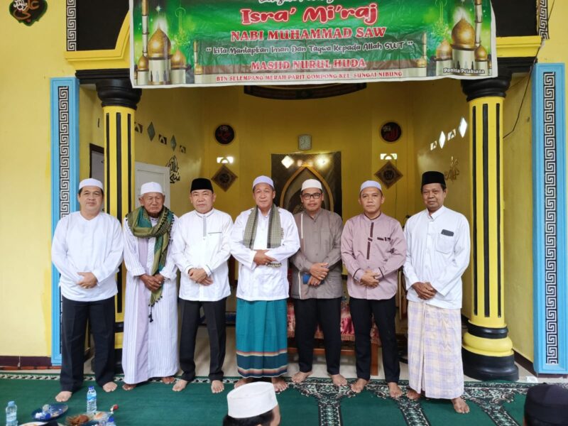 Ketua DPRD Tanjabbar Hadiri Peringatan Isra Mi’raj Nabi Muhammad SAW di Masjid Nurul Huda, BTN Selempang Merah